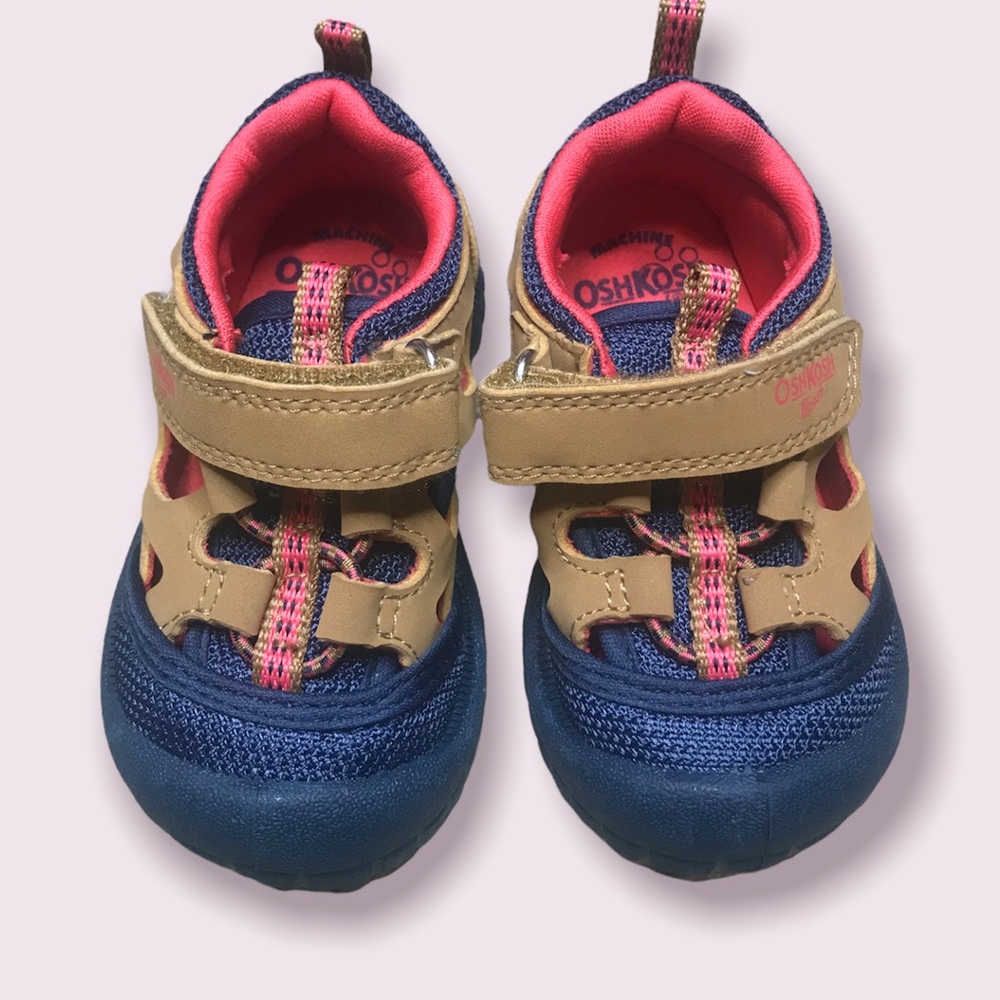 NWOT OshKosh B’Gosh Sandals - Toddler Size 4
